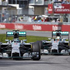 Nico Rosberg y Lewis Hamilton mantienen su lucha