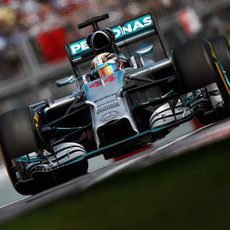 Lewis abandonó en Montreal por los frenos