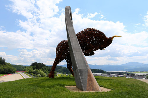 El gran toro que preside el Red Bull Ring