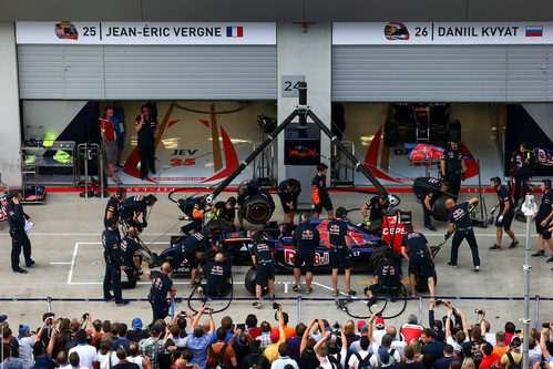 Toro Rosso practica paradas en boxes