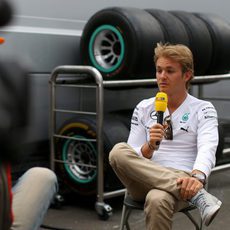 Nico Rosberg atiende a la prensa en Austria