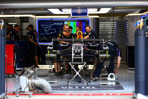 Red Bull trabaja en el box en Austria