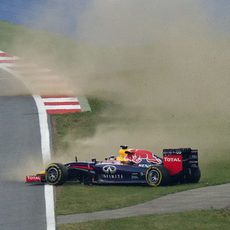 Sebastian Vettel estuvo a punto de impactar contra el muro