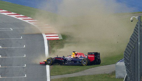 Sebastian Vettel estuvo a punto de impactar contra el muro