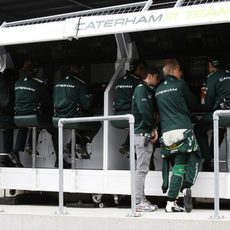 Marcus Ericsson en el muro del equipo