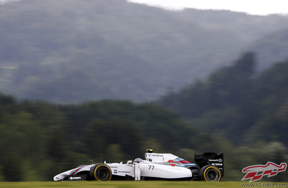 Valtteri Bottas rodando con los neumáticos blandos