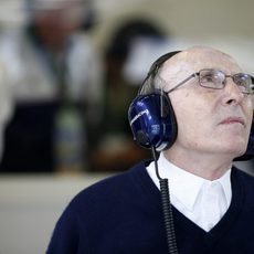 Sir Frank Williams atento a los tiempos de sus pilotos