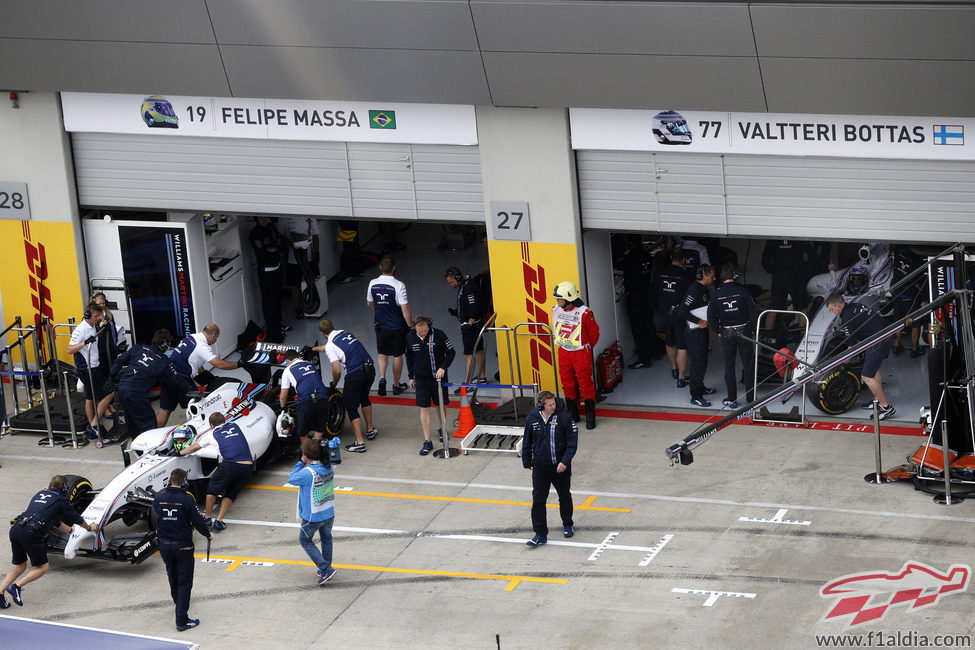 Felipe Massa volviendo al garaje