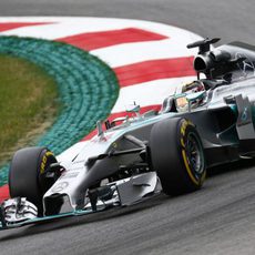 Lewis Hamilton comienza el fin de semana con buen pie