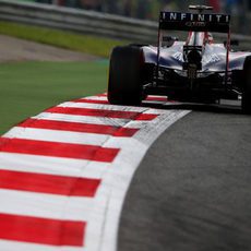 Sebastian Vettel rodando en el circuito de casa