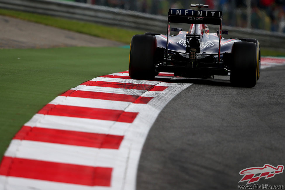 Sebastian Vettel rodando en el circuito de casa