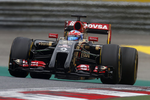 Romain Grosjean rueda en los libres del viernes