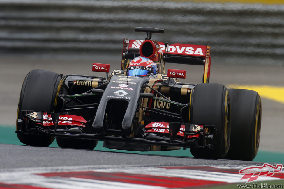 Romain Grosjean rueda en los libres del viernes