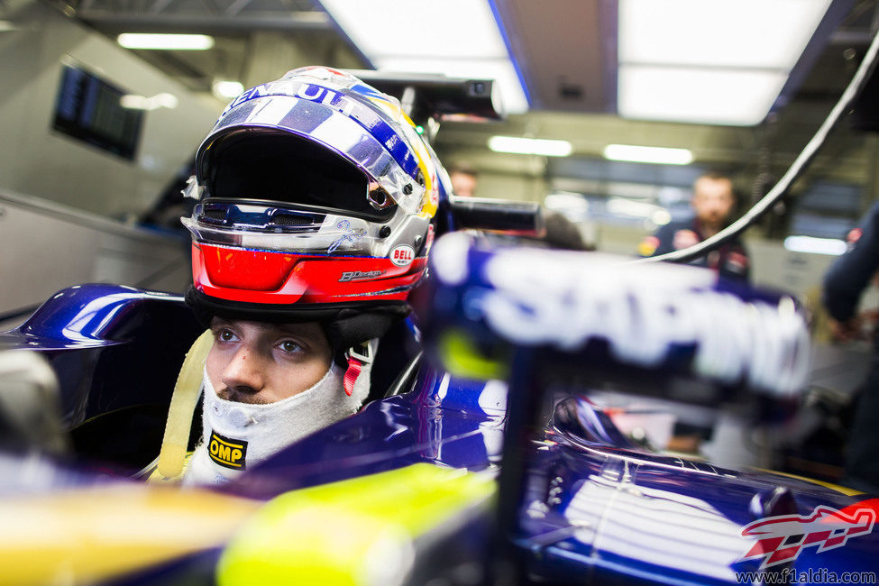 Jean-Eric Vergne concentrado en su coche