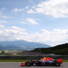 Daniel Ricciardo exprimiendo el coche para lograr un buen resultado