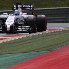 Felipe Massa acaba con la racha de los Mercedes