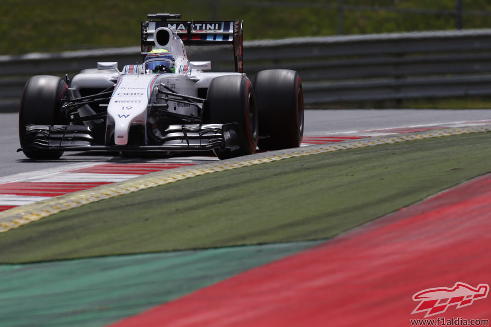 Felipe Massa acaba con la racha de los Mercedes