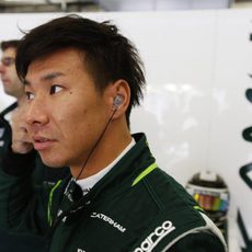 Kamui Kobayashi preparándose para la clasificación