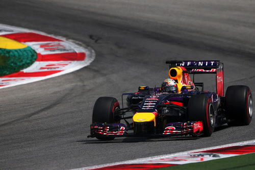 Sebastian Vettel rueda en los entrenamientos libres