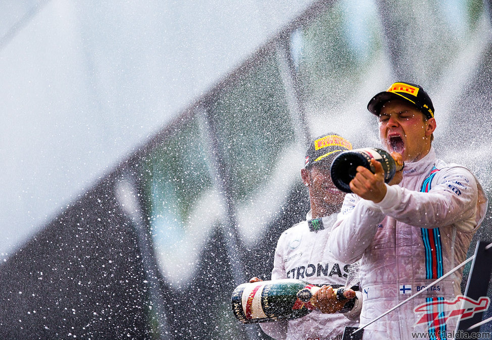 Valtteri Bottas celebra su tercer puesto en Austria