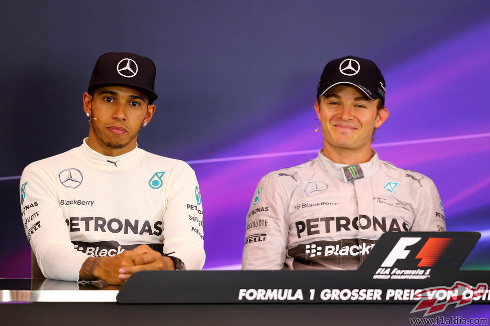 Hamilton y Rosberg en la rueda de prensa tras la carrera