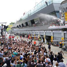 La gente se rinde ante los ganadores del GP de Austria