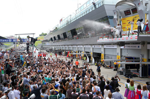 La gente se rinde ante los ganadores del GP de Austria