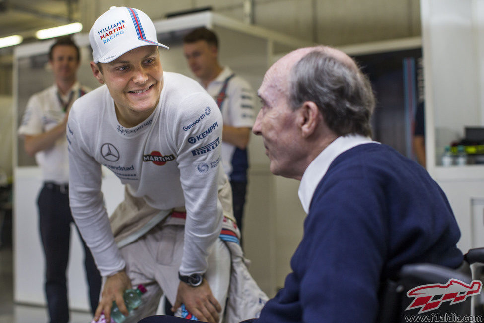 Valtteri Bottas, junto a Frank Williams