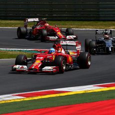 Fernando Alonso rueda por delante de Magnussen y Räikkönen