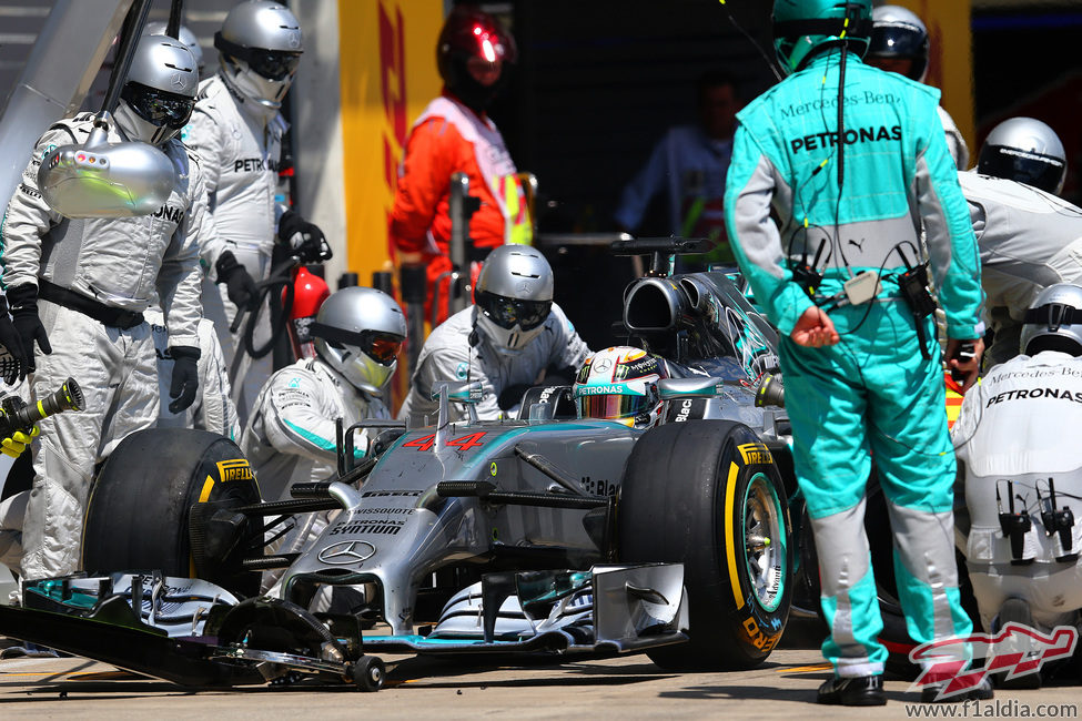 Parada en boxes de Lewis Hamilton en Austria