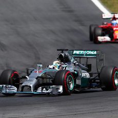 Lewis Hamilton arrancó con el superblando