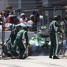 Marcus Ericsson haciendo su parada en boxes