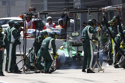 Marcus Ericsson haciendo su parada en boxes