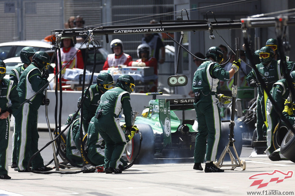 Marcus Ericsson haciendo su parada en boxes