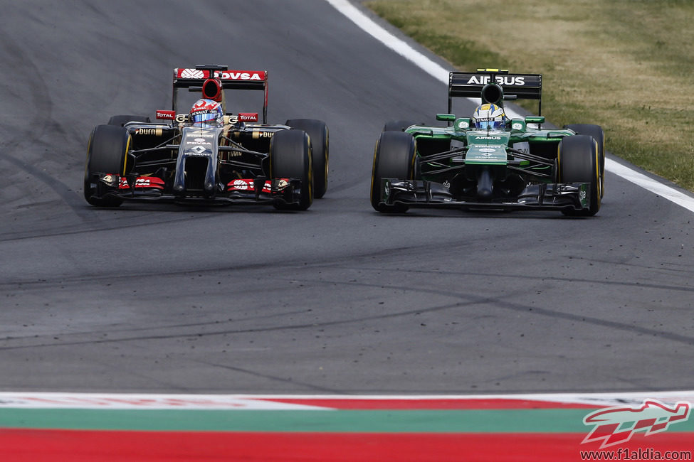 Marcus Ericsson luchando con Romain Grosjean