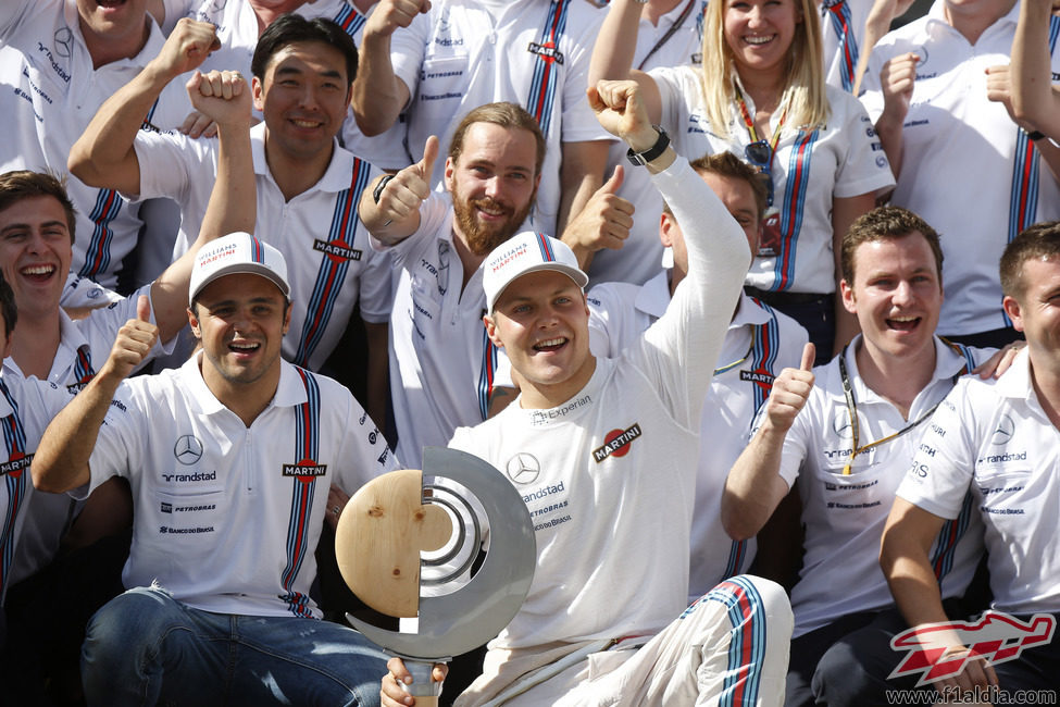 El equipo Williams celebra el tercer y cuarto puesto