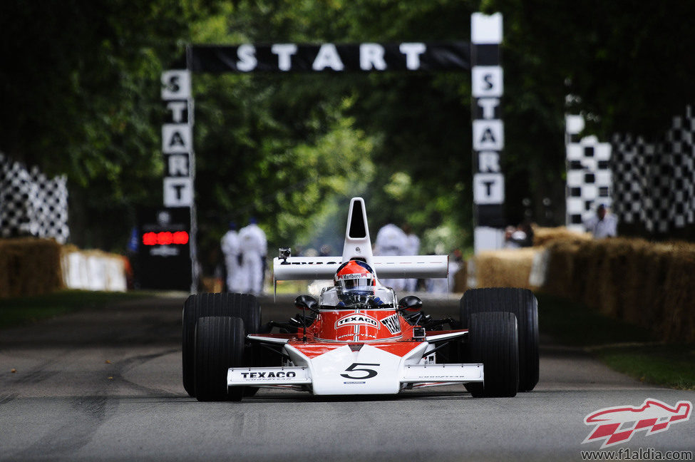 Emerson Fittipaldi, al volante del McLaren M23 de 1974