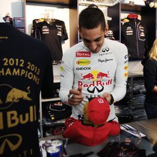 Sébastien Buemi dedicó tiempo a los fans