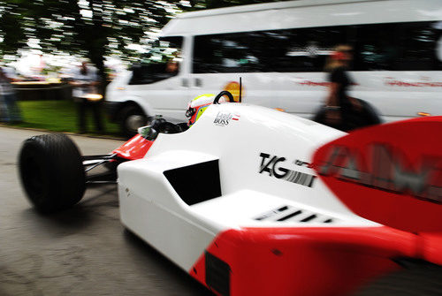 Oliver Turvey rueda con el McLaren de Niki Lauda