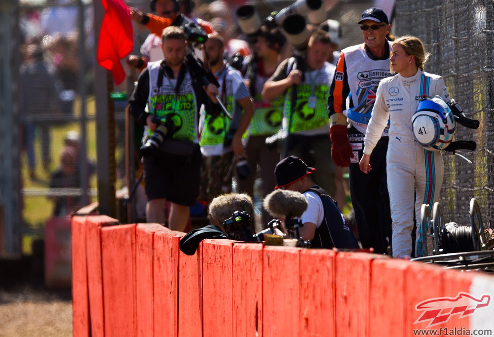 Susie Wolff no duró mucho en pista