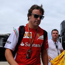 Fernando Alonso llega al circuito