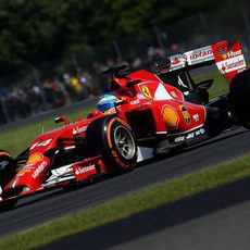 Fernando Alonso consigue el tercer mejor tiempo en los primeros libres