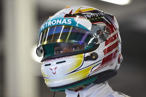 Detalle del casco de Lewis Hamilton para su Gran Premio de casa