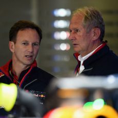 Christian Horner comentando el trabajo con Helmut Marko