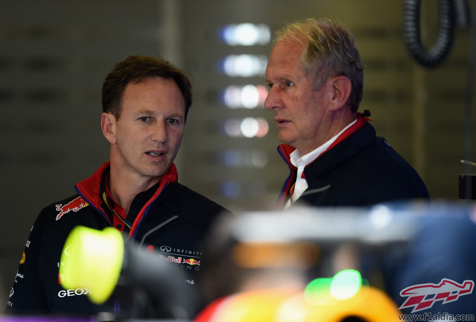 Christian Horner comentando el trabajo con Helmut Marko