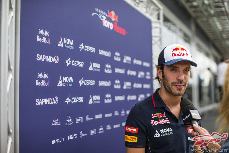 Jean-Eric Vergne concediento una entrevista