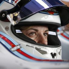 Susie Wolff concentrada a punto de salir a rodar