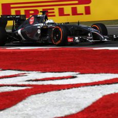 Giedo van der Garde participando en los primeros libres