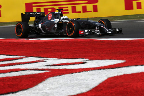 Giedo van der Garde participando en los primeros libres