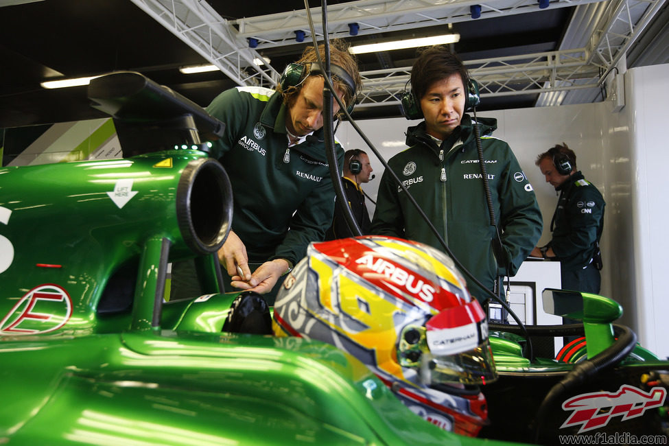 Kamui Kobayashi apoyando a Robin Frijns